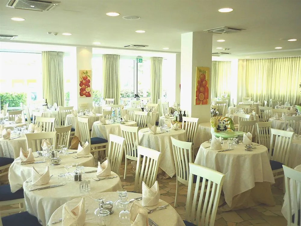 Hotel Ca' Bianca Riccione 3*,  Italie